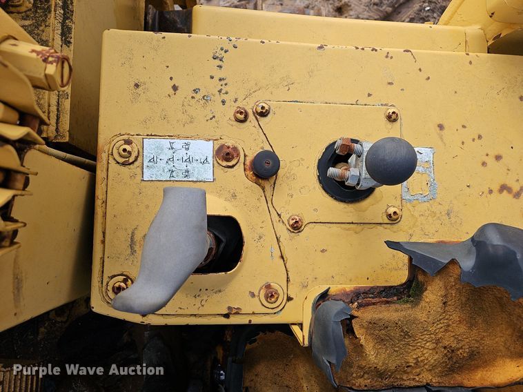image for item NP9319 1994 Caterpillar D4H XL pipelayer