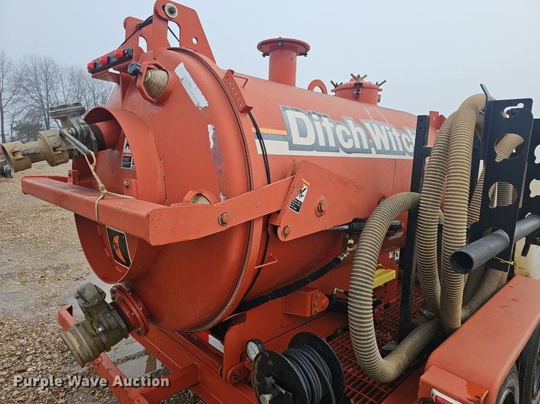image for item NP9333 2013 Ditch Witch FX30 vacuum excavator