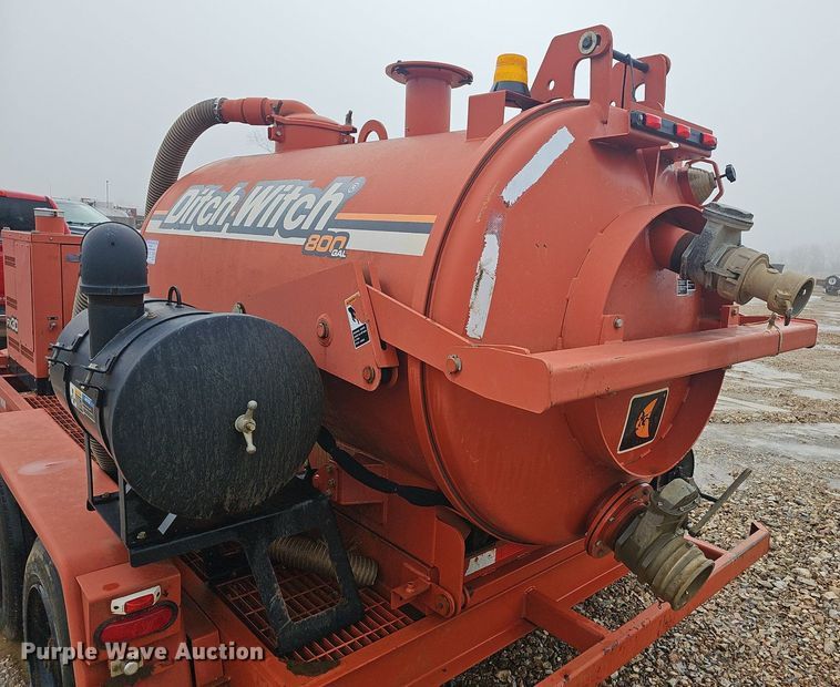 image for item NP9333 2013 Ditch Witch FX30 vacuum excavator