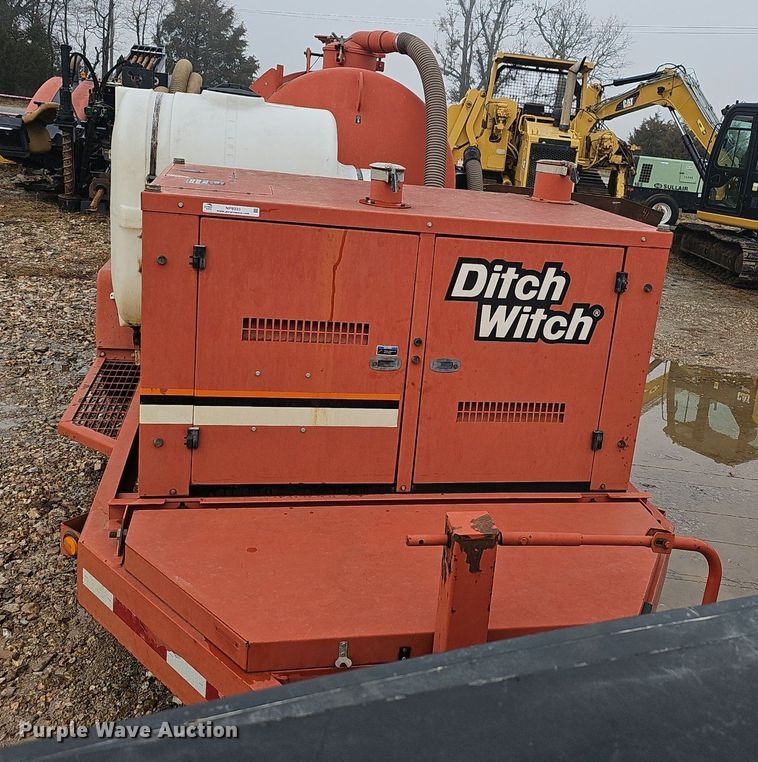 image for item NP9333 2013 Ditch Witch FX30 vacuum excavator