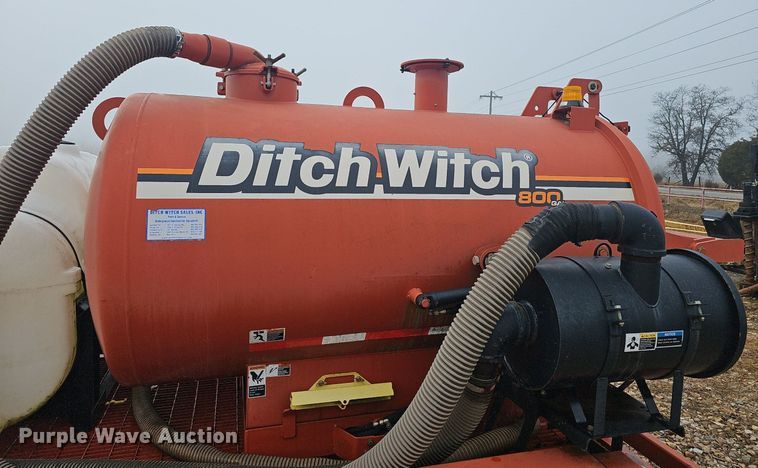 image for item NP9333 2013 Ditch Witch FX30 vacuum excavator