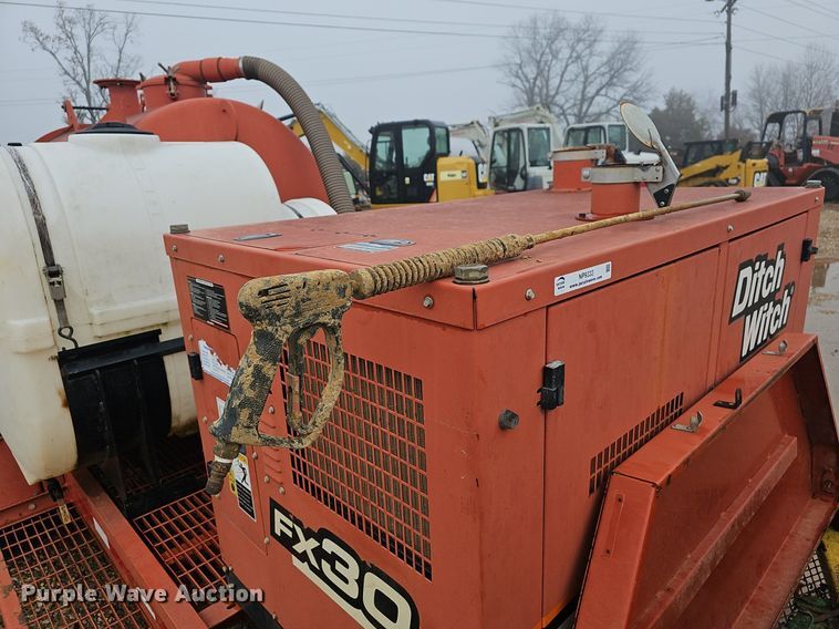 image for item NP9333 2013 Ditch Witch FX30 vacuum excavator