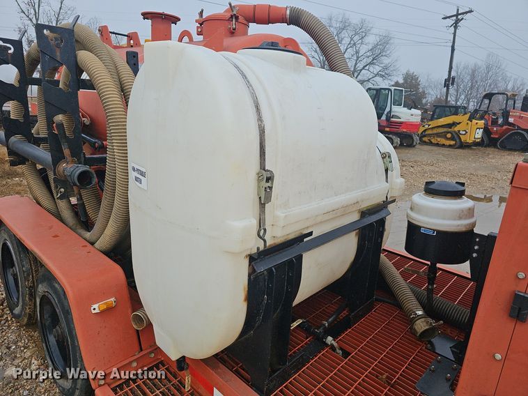 image for item NP9333 2013 Ditch Witch FX30 vacuum excavator