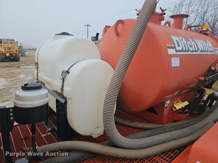 image for item NP9333 2013 Ditch Witch FX30 vacuum excavator