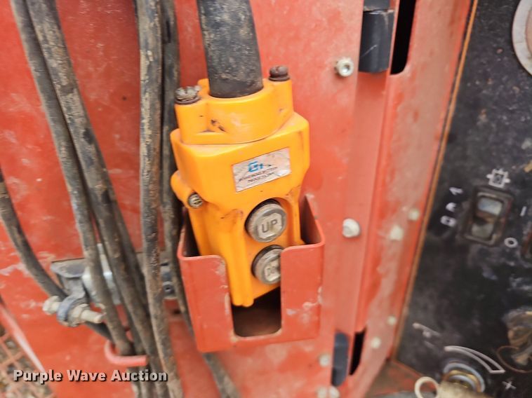 image for item NP9333 2013 Ditch Witch FX30 vacuum excavator