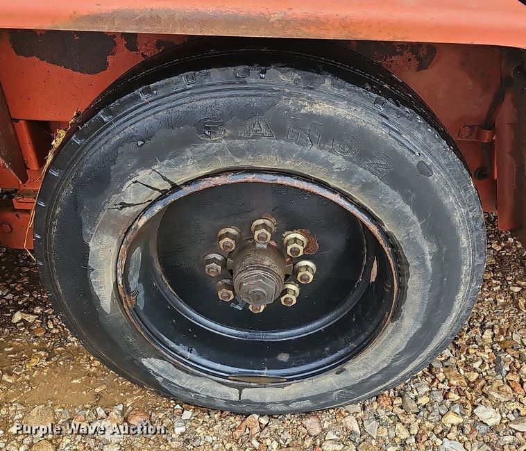 image for item NP9333 2013 Ditch Witch FX30 vacuum excavator