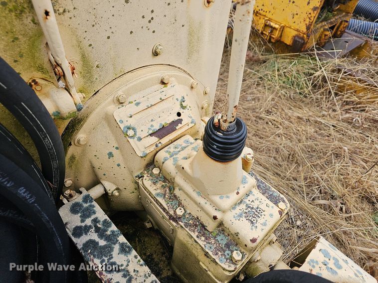 image for item NP9338 Spicer hydrostatic pump