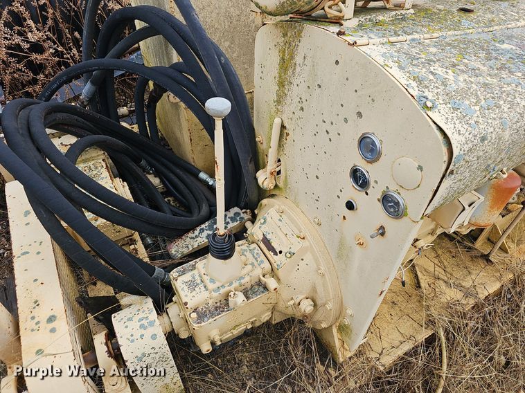 image for item NP9338 Spicer hydrostatic pump