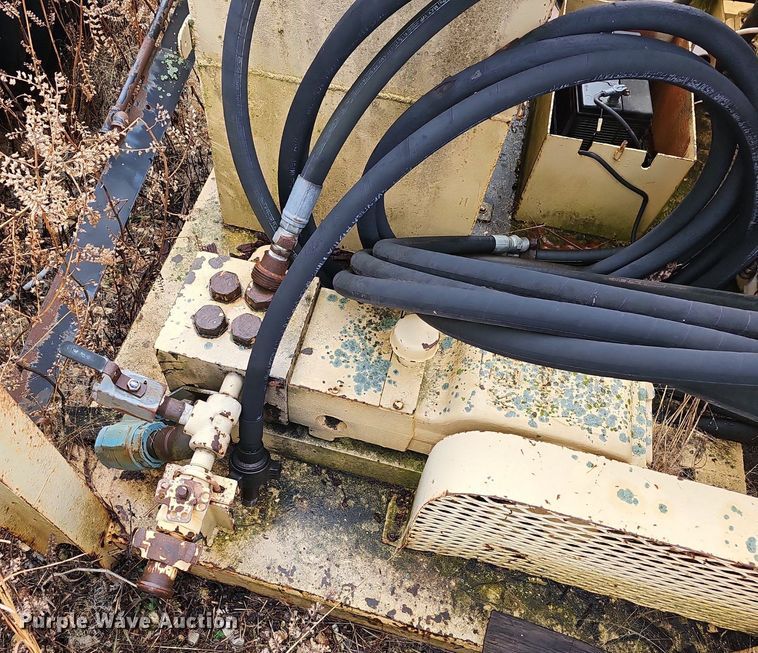 image for item NP9338 Spicer hydrostatic pump