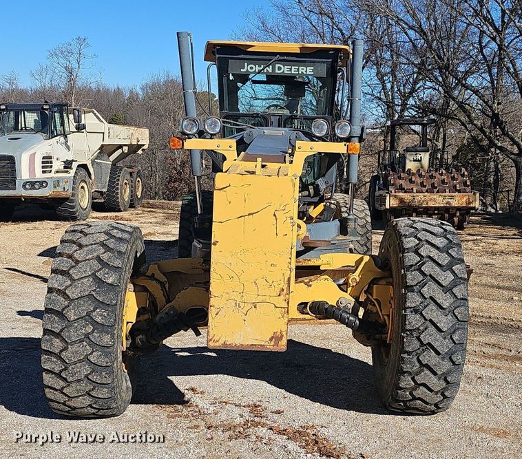image for item NP9362 2007 John Deere 772D motor grader