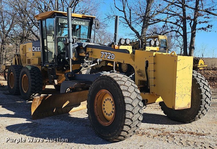 image for item NP9362 2007 John Deere 772D motor grader