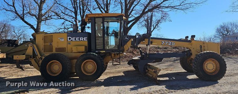 image for item NP9362 2007 John Deere 772D motor grader
