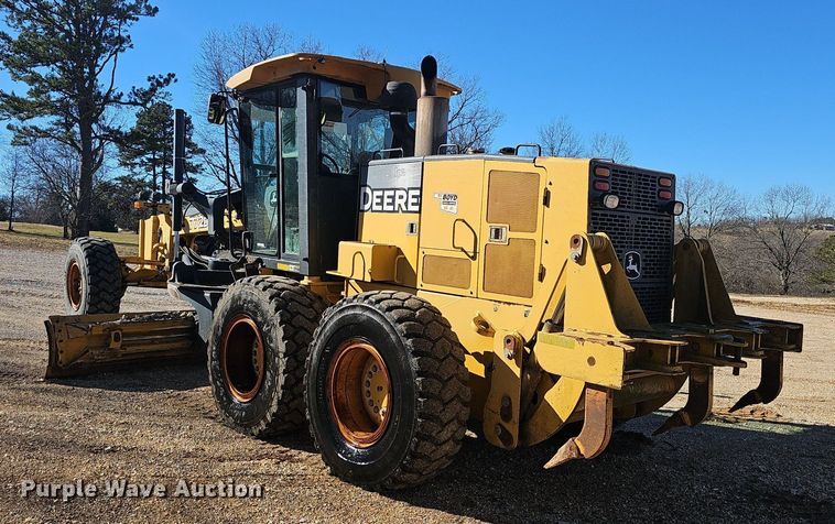 image for item NP9362 2007 John Deere 772D motor grader
