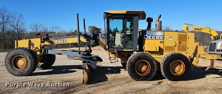 image for item NP9362 2007 John Deere 772D motor grader