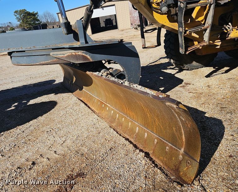 image for item NP9362 2007 John Deere 772D motor grader