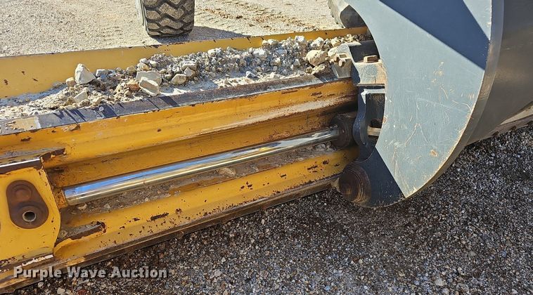 image for item NP9362 2007 John Deere 772D motor grader