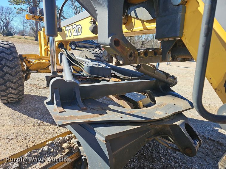 image for item NP9362 2007 John Deere 772D motor grader