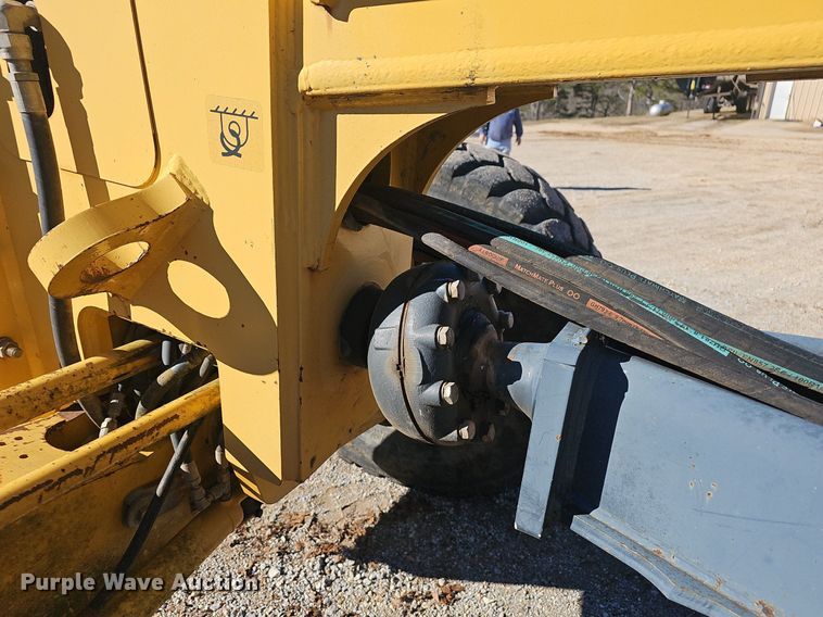 image for item NP9362 2007 John Deere 772D motor grader