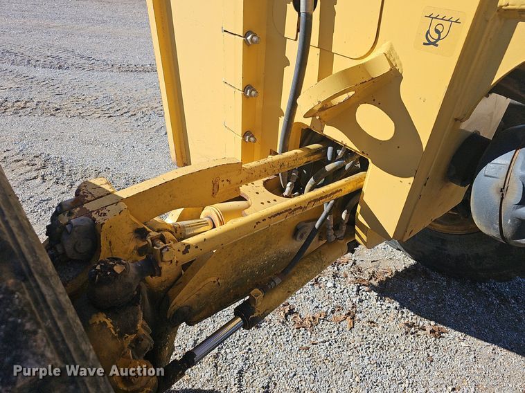 image for item NP9362 2007 John Deere 772D motor grader