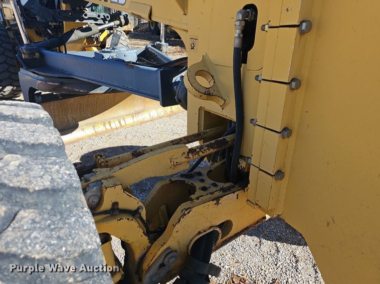 image for item NP9362 2007 John Deere 772D motor grader