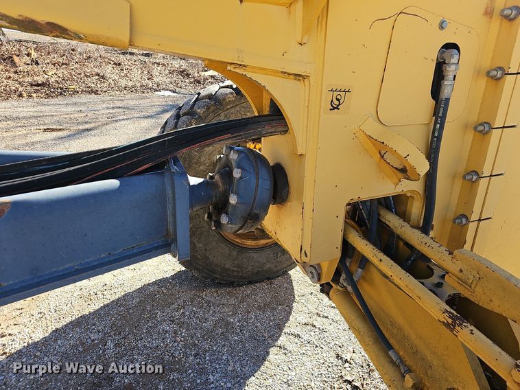 image for item NP9362 2007 John Deere 772D motor grader