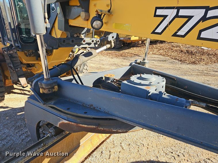 image for item NP9362 2007 John Deere 772D motor grader