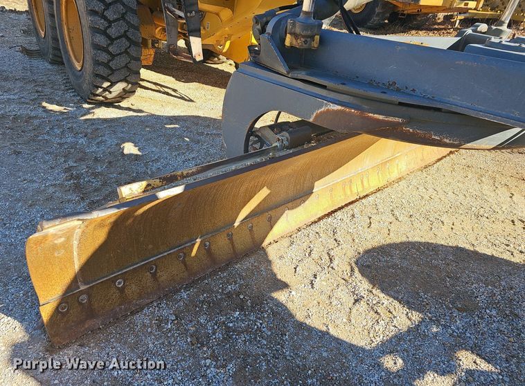 image for item NP9362 2007 John Deere 772D motor grader