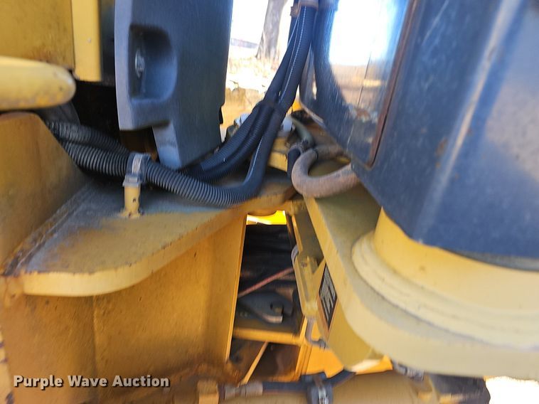 image for item NP9362 2007 John Deere 772D motor grader