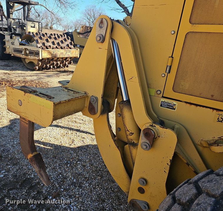 image for item NP9362 2007 John Deere 772D motor grader