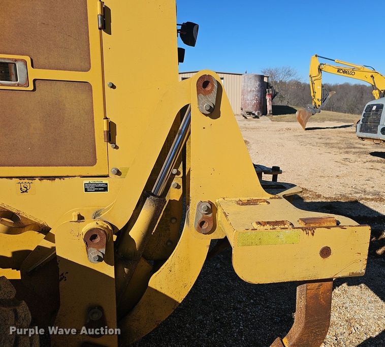 image for item NP9362 2007 John Deere 772D motor grader