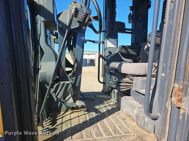 image for item NP9362 2007 John Deere 772D motor grader