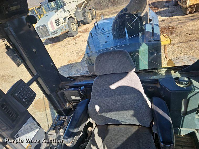 image for item NP9362 2007 John Deere 772D motor grader