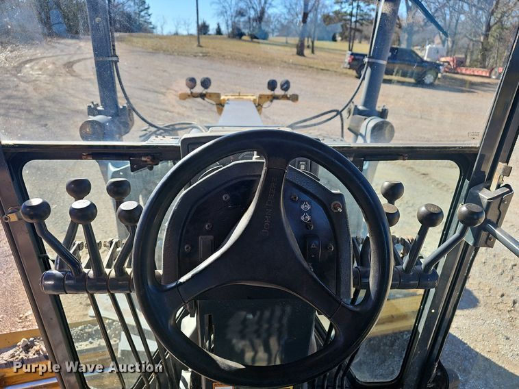 image for item NP9362 2007 John Deere 772D motor grader