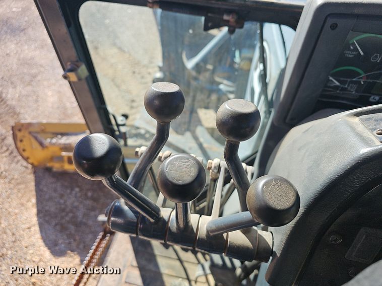 image for item NP9362 2007 John Deere 772D motor grader