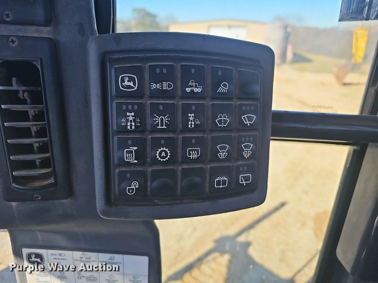 image for item NP9362 2007 John Deere 772D motor grader