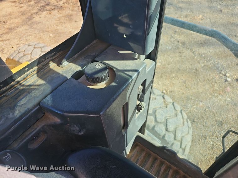 image for item NP9362 2007 John Deere 772D motor grader