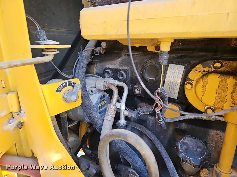 image for item NP9362 2007 John Deere 772D motor grader