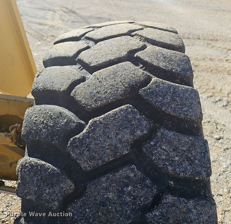 image for item NP9362 2007 John Deere 772D motor grader