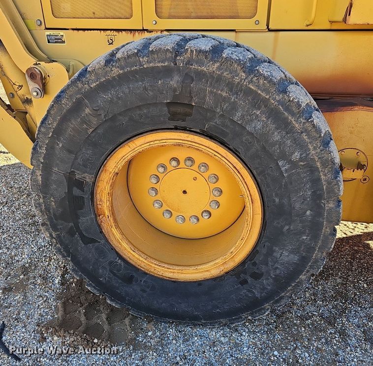 image for item NP9362 2007 John Deere 772D motor grader