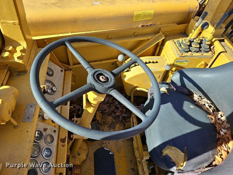 image for item NP9364 1976 Caterpillar 621B conventional scraper 