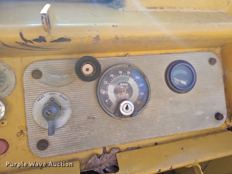 image for item NP9364 1976 Caterpillar 621B conventional scraper 