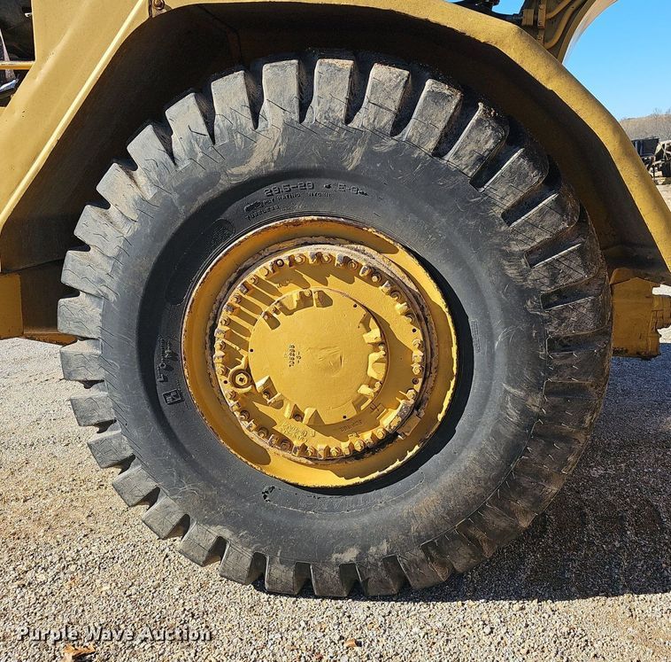 image for item NP9364 1976 Caterpillar 621B conventional scraper 