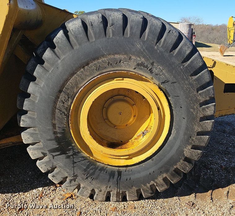 image for item NP9364 1976 Caterpillar 621B conventional scraper 