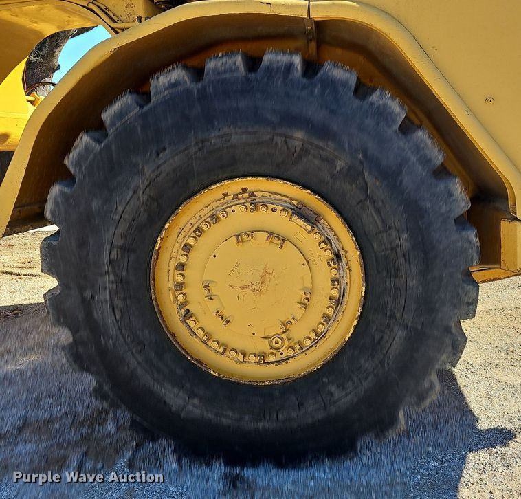 image for item NP9364 1976 Caterpillar 621B conventional scraper 