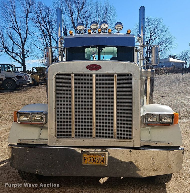 image for item NP9367 2003 Peterbilt  379 semi truck
