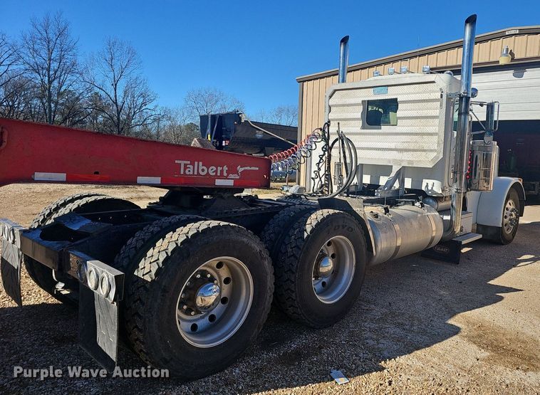 image for item NP9367 2003 Peterbilt  379 semi truck