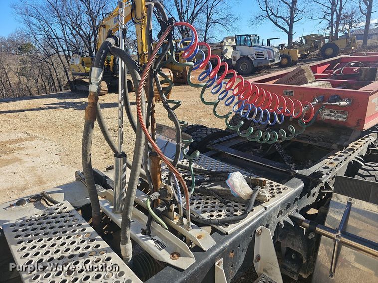 image for item NP9367 2003 Peterbilt  379 semi truck