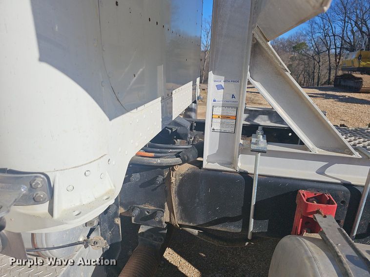 image for item NP9367 2003 Peterbilt  379 semi truck