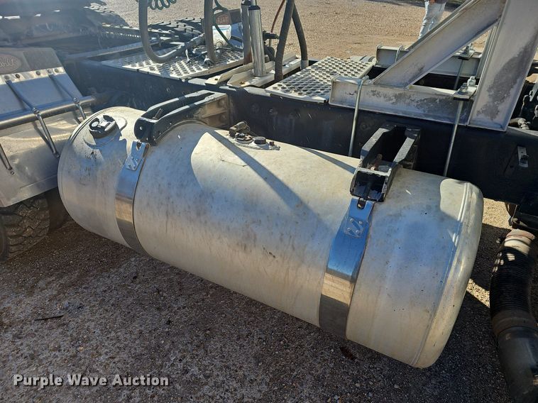 image for item NP9367 2003 Peterbilt  379 semi truck