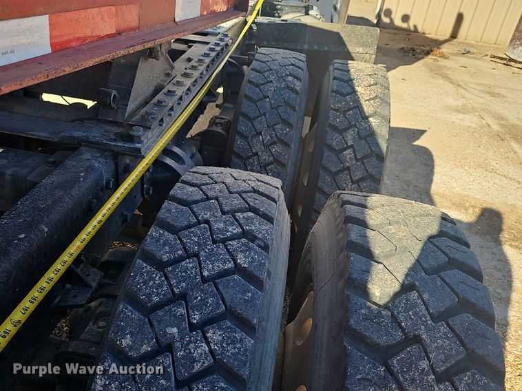 image for item NP9367 2003 Peterbilt  379 semi truck